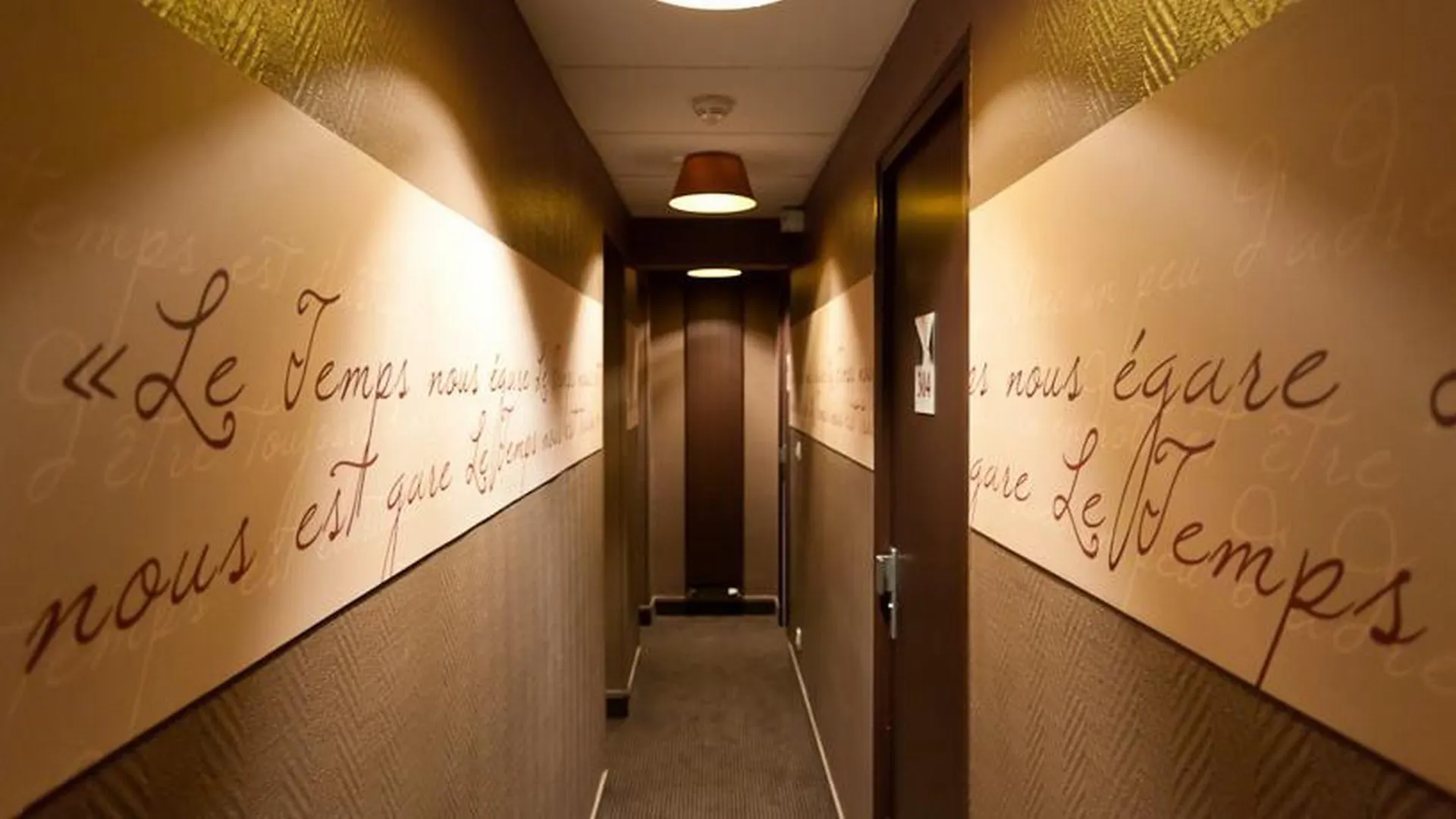 Hotel Ariane Montparnasse By Patrick Hayat Paris